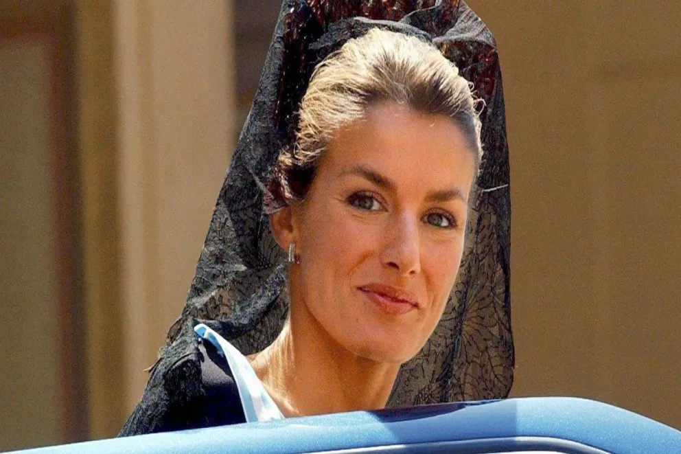 Tras nuevo retoque estético con bótox, reina Letizia desata revuelo por su labio hinchado