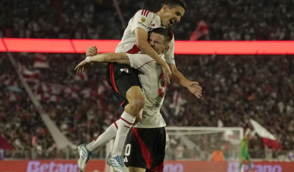 River goleó a Vélez y se aseguró el segundo puesto para los octavos de final