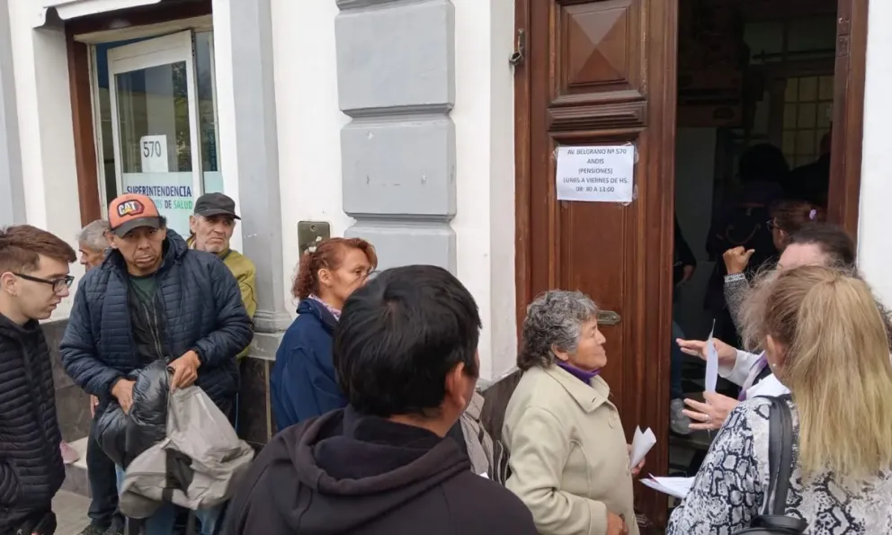 Discapacidad en crisis: sigue la desesperación y largas filas para realizar los trámites de validación