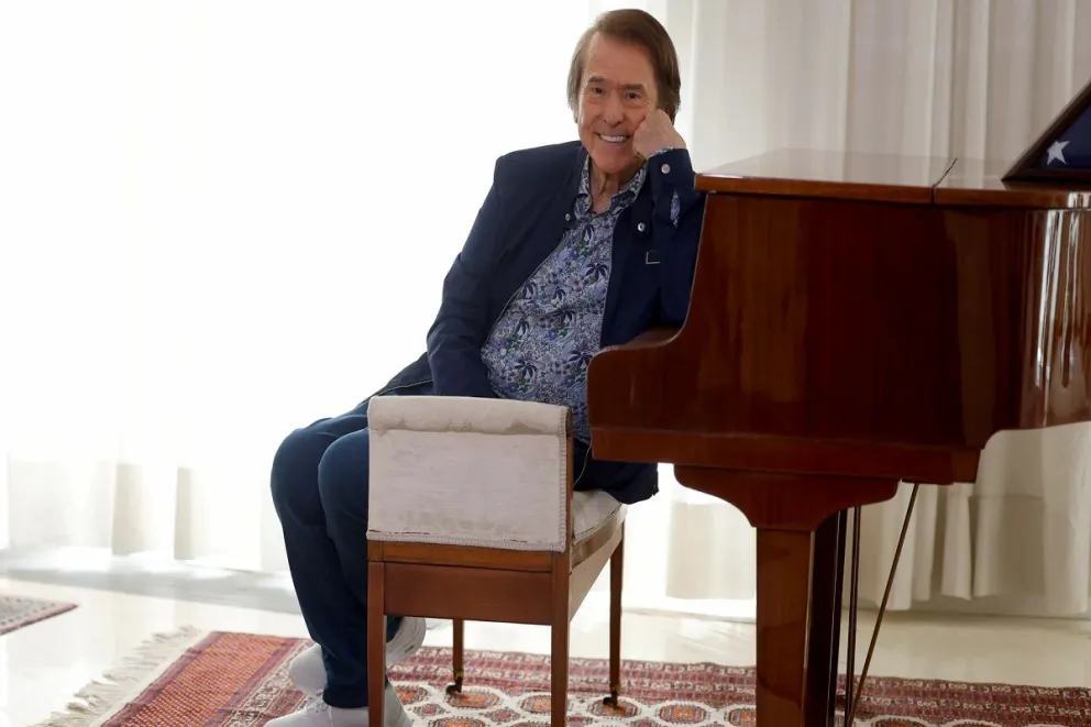 Raphael: del borde de la muerte al regreso triunfal, con 82 años y más fuerza que nunca