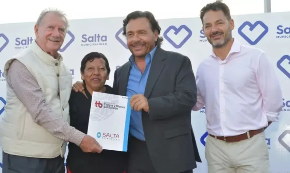Gustavo Sáenz le cumplió el sueño a 270 familias de obtener la casa propia: "Saldamos una deuda histórica y hacemos justicia"