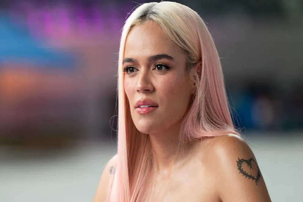 Karol G brilla en Medellín y conmueve al mundo al revelar: “mi ex fue un infierno viviente”