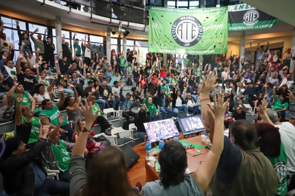 ATE lanza paro nacional en repudio al decreto que limita el derecho a huelga