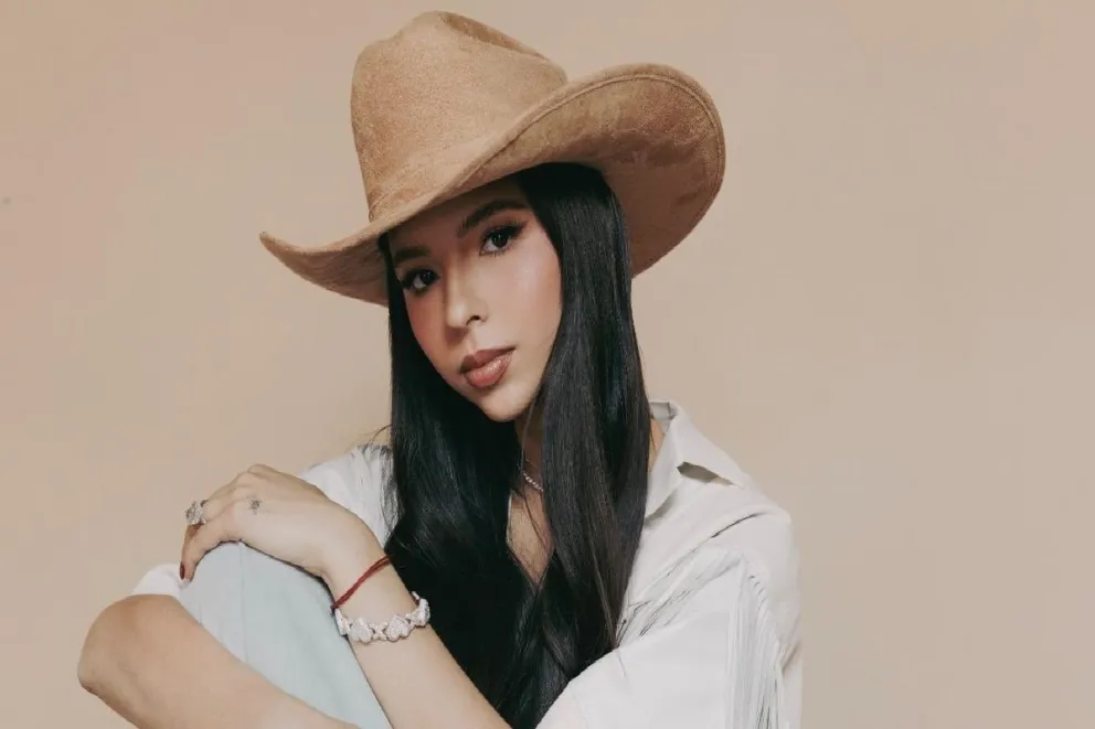 En este lugar del cuerpo, Ángela Aguilar se tatúa un emotivo mensaje por su primer aniversario con Christian Nodal