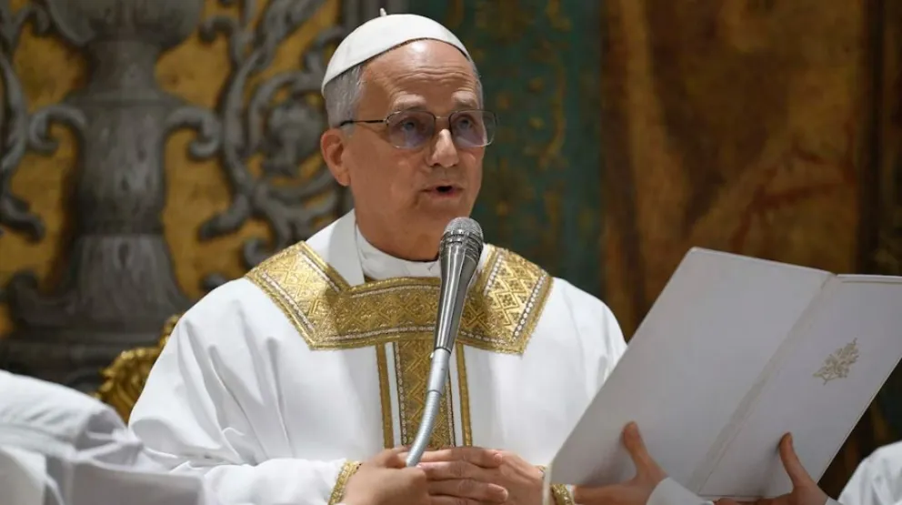 León XIV asumió como Papa y en su primera homilía recordó el legado de Francisco