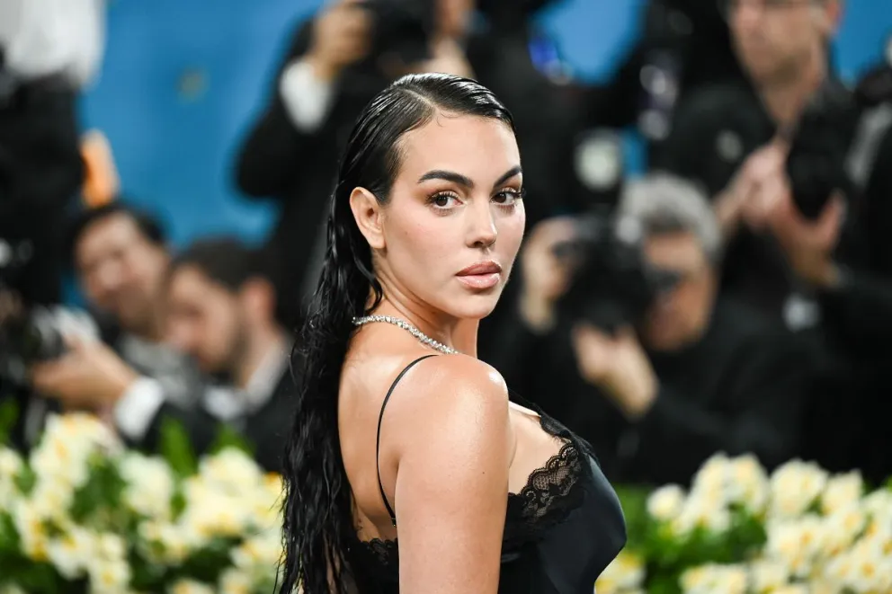Georgina Rodríguez debutó en la MET Gala 2025 con un vestido que desató polémica mundial