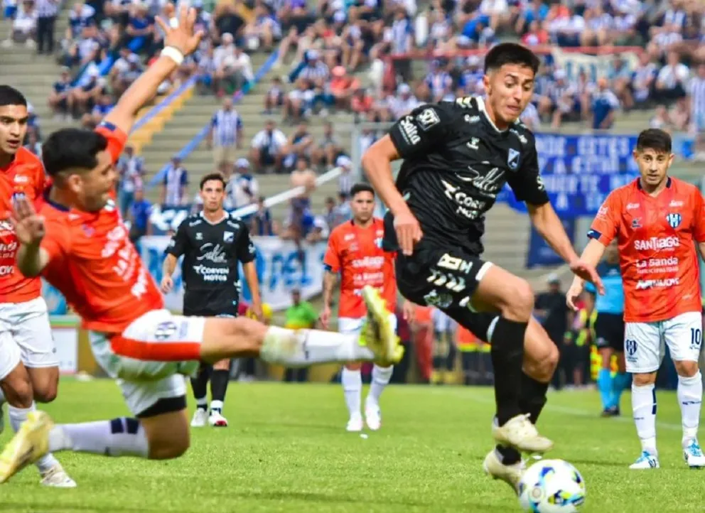 Sin técnico, Central Norte recibe a San Telmo: horario, posibles formaciones y cómo verlo