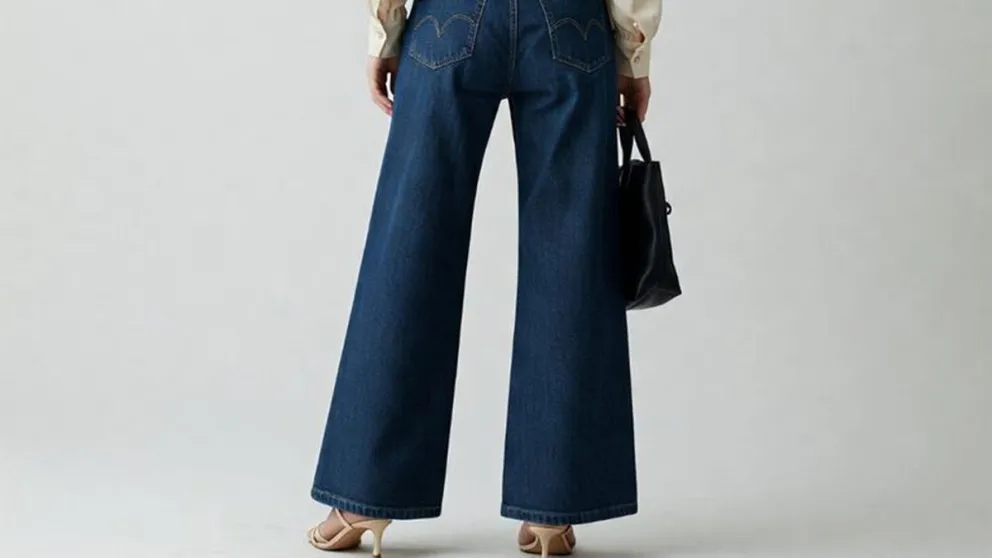 Los jeans campana vuelven con todo y prometen ser la prenda estrella del otoño con nueva versión