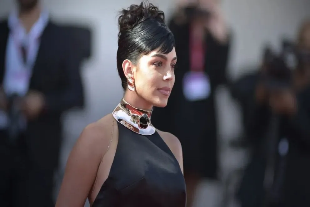 Georgina Rodríguez rompió las reglas en la Met Gala y fue duramente cuestionada por su elección de vestuario