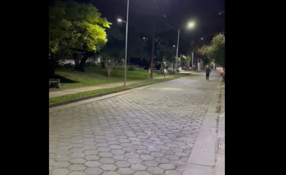 Metán avanza: se completó la renovación del sistema de iluminación en calle Islas Malvinas