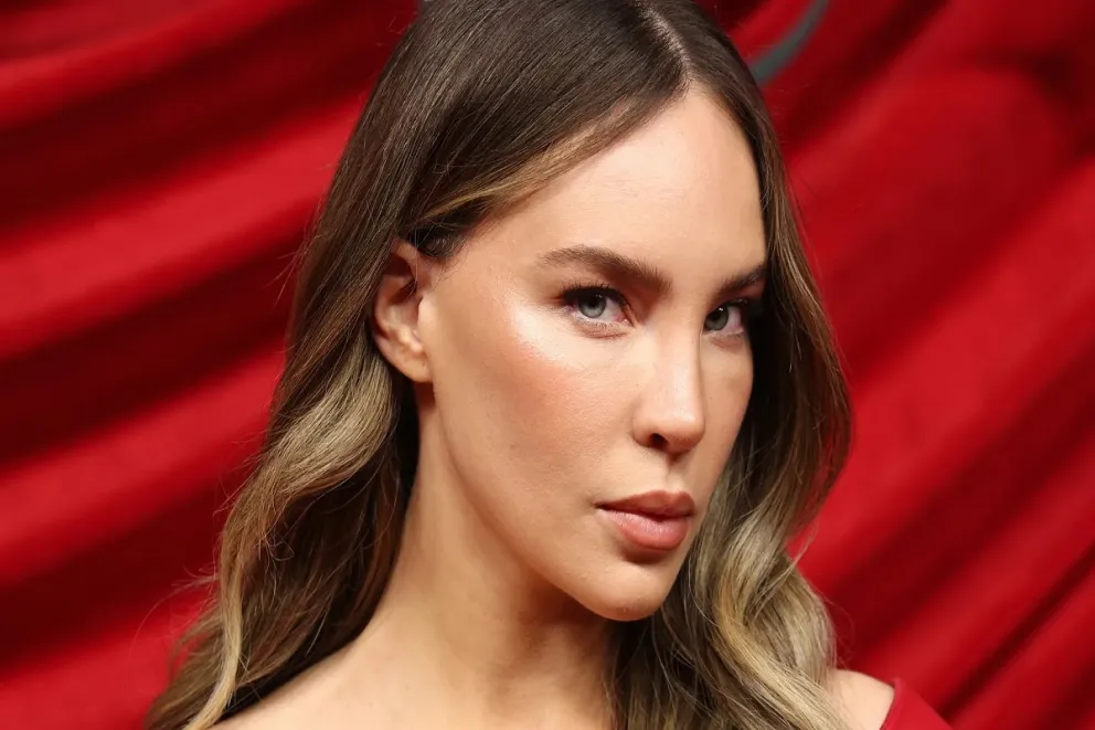 Belinda deslumbra en Cannes, pero un olvido viral desata una ola de críticas en redes