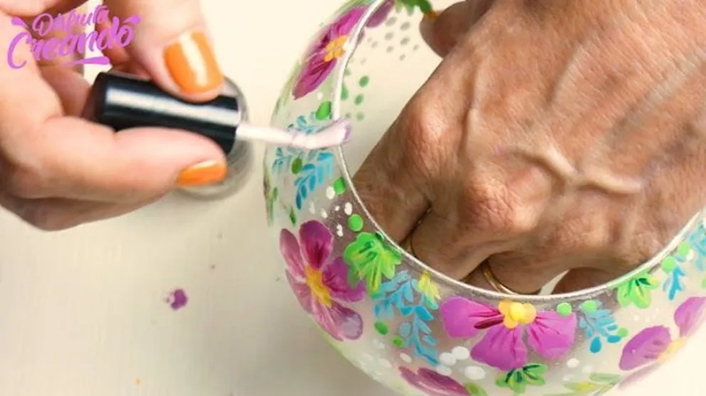 esmalte de u&ntilde;as