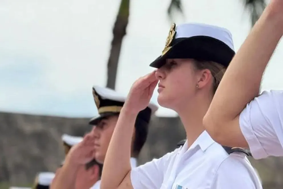 La princesa Leonor fue blanco de bromas televisivas por un insólito detalle de su uniforme 