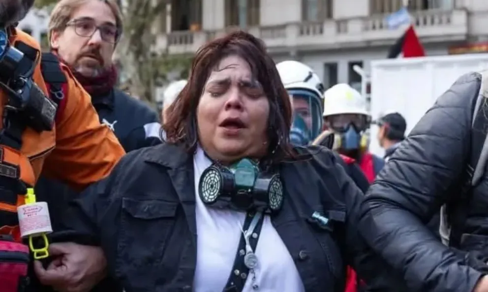Marcha de jubilados en el Congreso: la policía reprimió a una periodista salteña