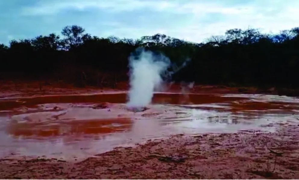 Alarma de contaminación ambiental en Pichanal por un pozo petrolero mal cerrado