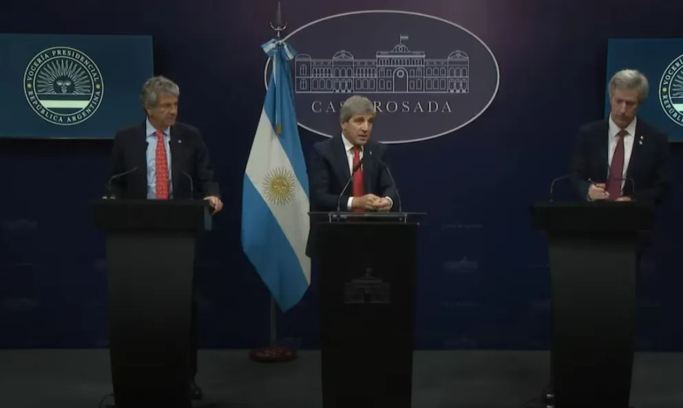 Cómo es el mega blanqueo anunciado por Luis Caputo para captar los "dólares del colchón"