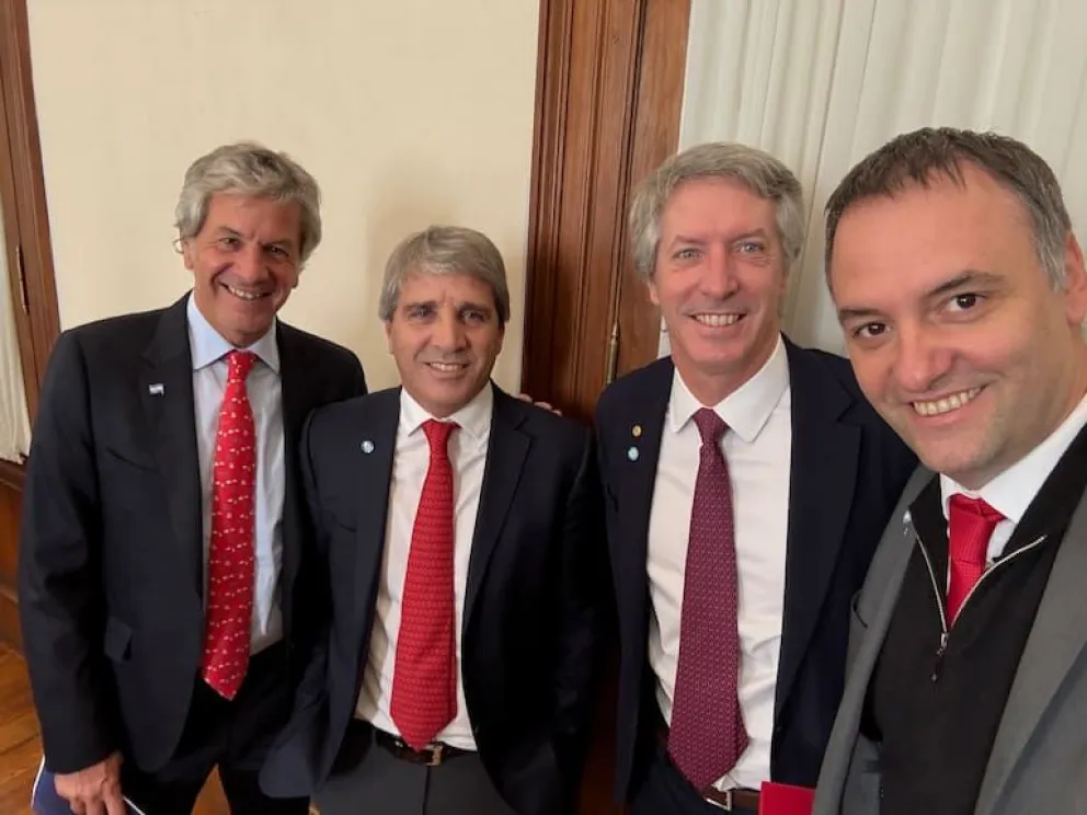Una a una, las medidas que anunció el Gobierno para fomentar el uso de los "dólares en el colchón"