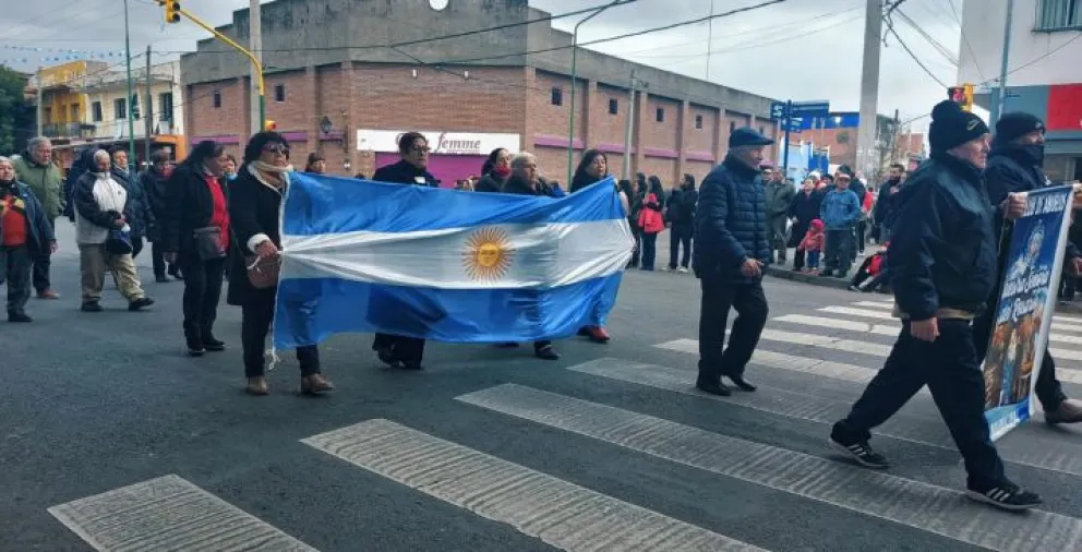 Comenzó el desfile en conmemoración de la Revolución de Mayo: conocé las vías de circulación afectadas