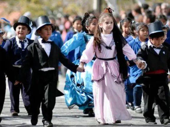 Desfile Revoluci&oacute;n de Mayo 