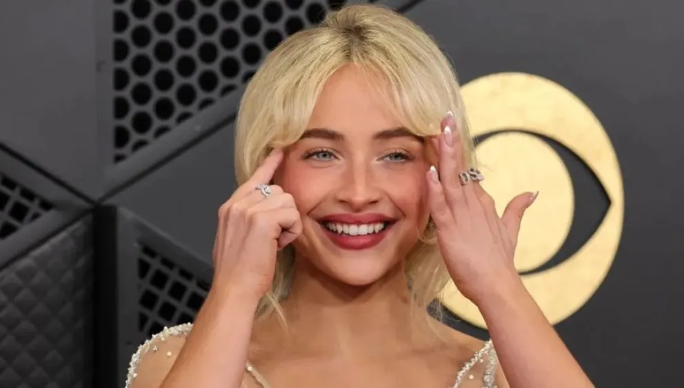 Sabrina Carpenter deslumbr&oacute; en los Grammy con su Nail Art 