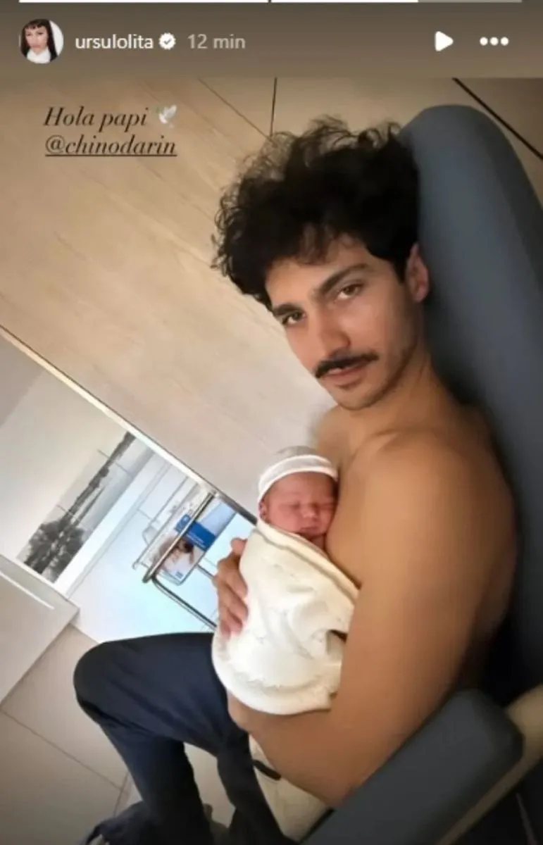 El Chino Dar&iacute;n mostr&oacute; el rostro de su bebe reci&eacute;n nacido