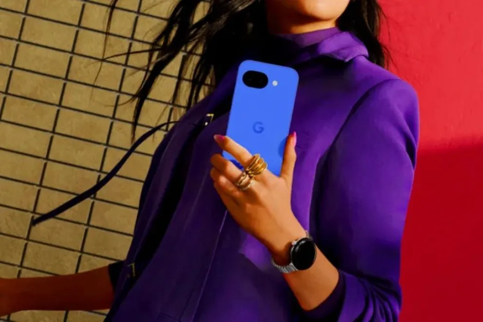 Google lanzó su nuevo smartphone con inteligencia artificial y siete años de actualizaciones