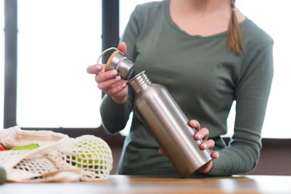 Truco de limpieza  para las botellas de agua reutilizables contra los hongos