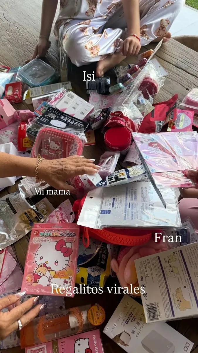 Wanda Nara le trajo una montaña de regalos a sus hijas 