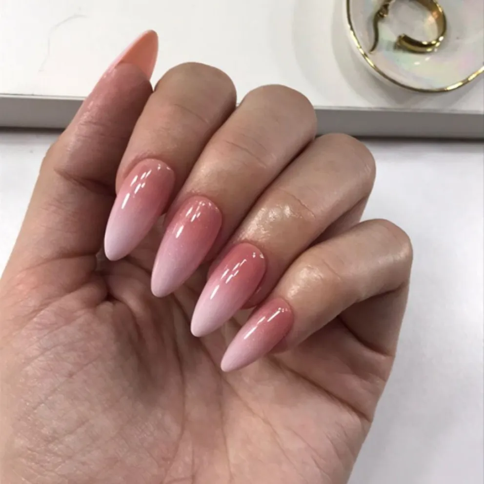 Tendencia de Nail Art para u&ntilde;as almendradas