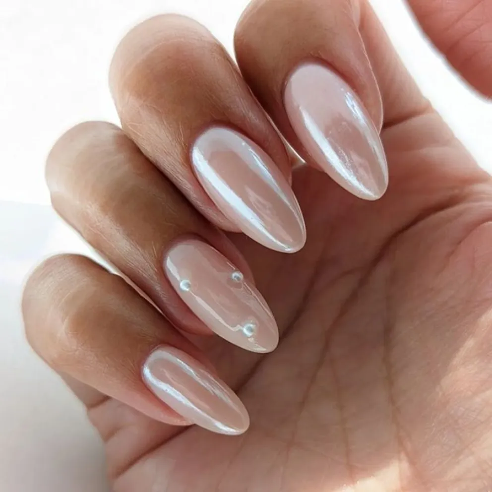 Tendencia de Nail Art para u&ntilde;as almendradas