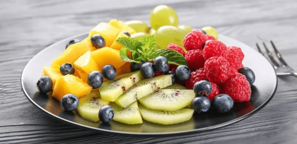 Mitos y beneficios de comer frutas de noche