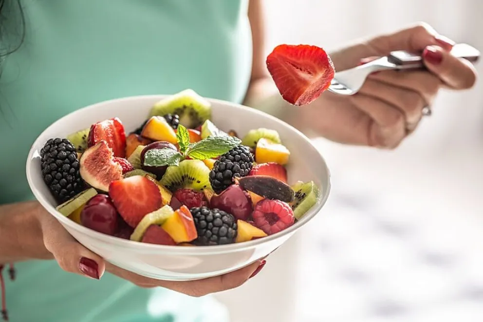Mitos y beneficios de comer frutas de noche