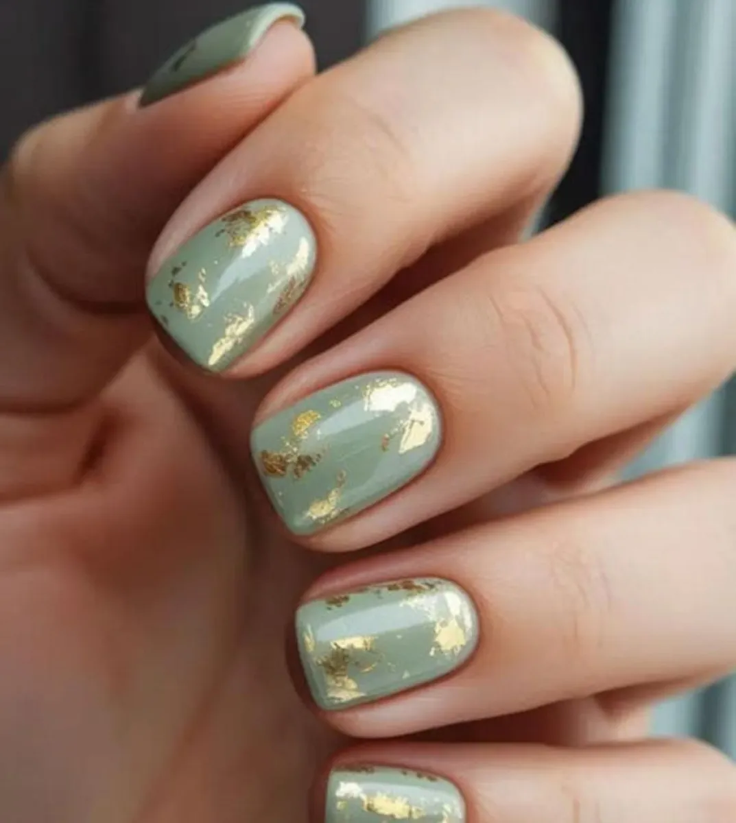U&ntilde;as Foil la nueva tendencia de Nail Art en 2026