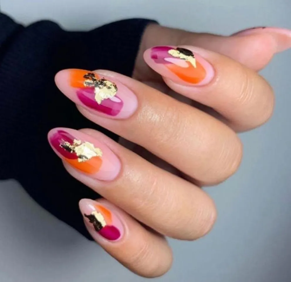 U&ntilde;as Foil la nueva tendencia de Nail Art en 2026