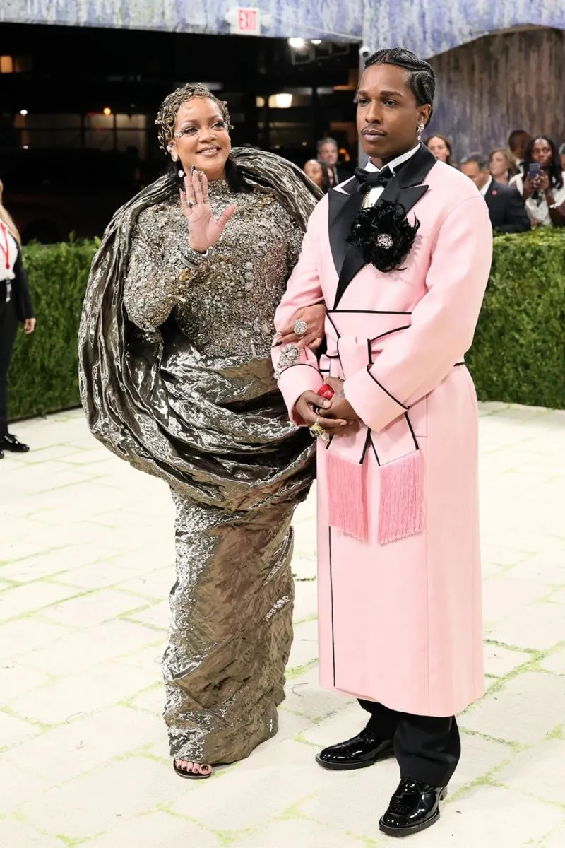 Los osados looks de la alfombra roja del Met Gala