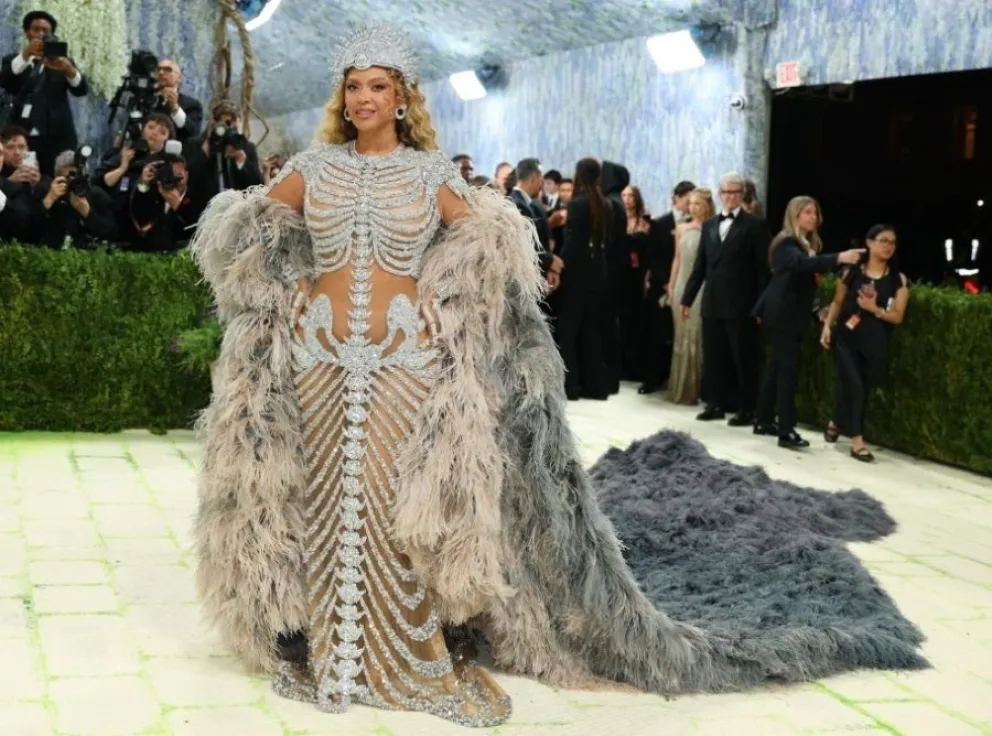 Los osados looks de la alfombra roja del Met Gala