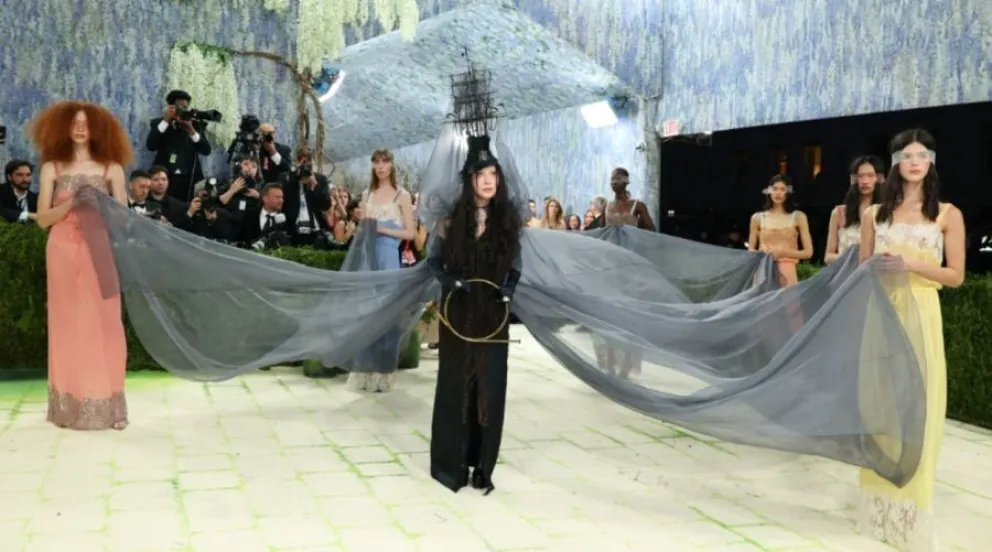 Los osados looks de la alfombra roja del Met Gala