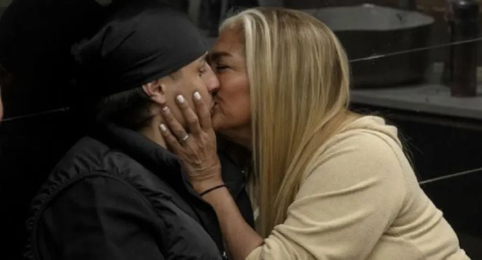 La Bomba Tucumana sorprendida a los besos con un participante de Gran Hermano