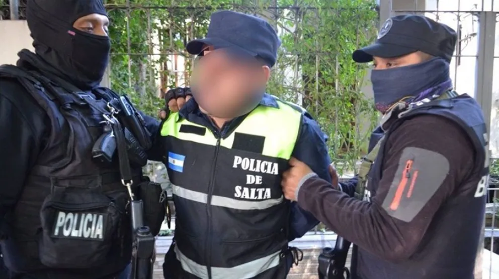 Dos polic&iacute;as salte&ntilde;os implicados antecedentes penales falsos
