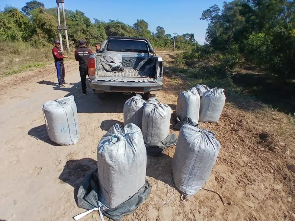 Polic&iacute;a de Or&aacute;n hallan 160 kilos de hojas de coca