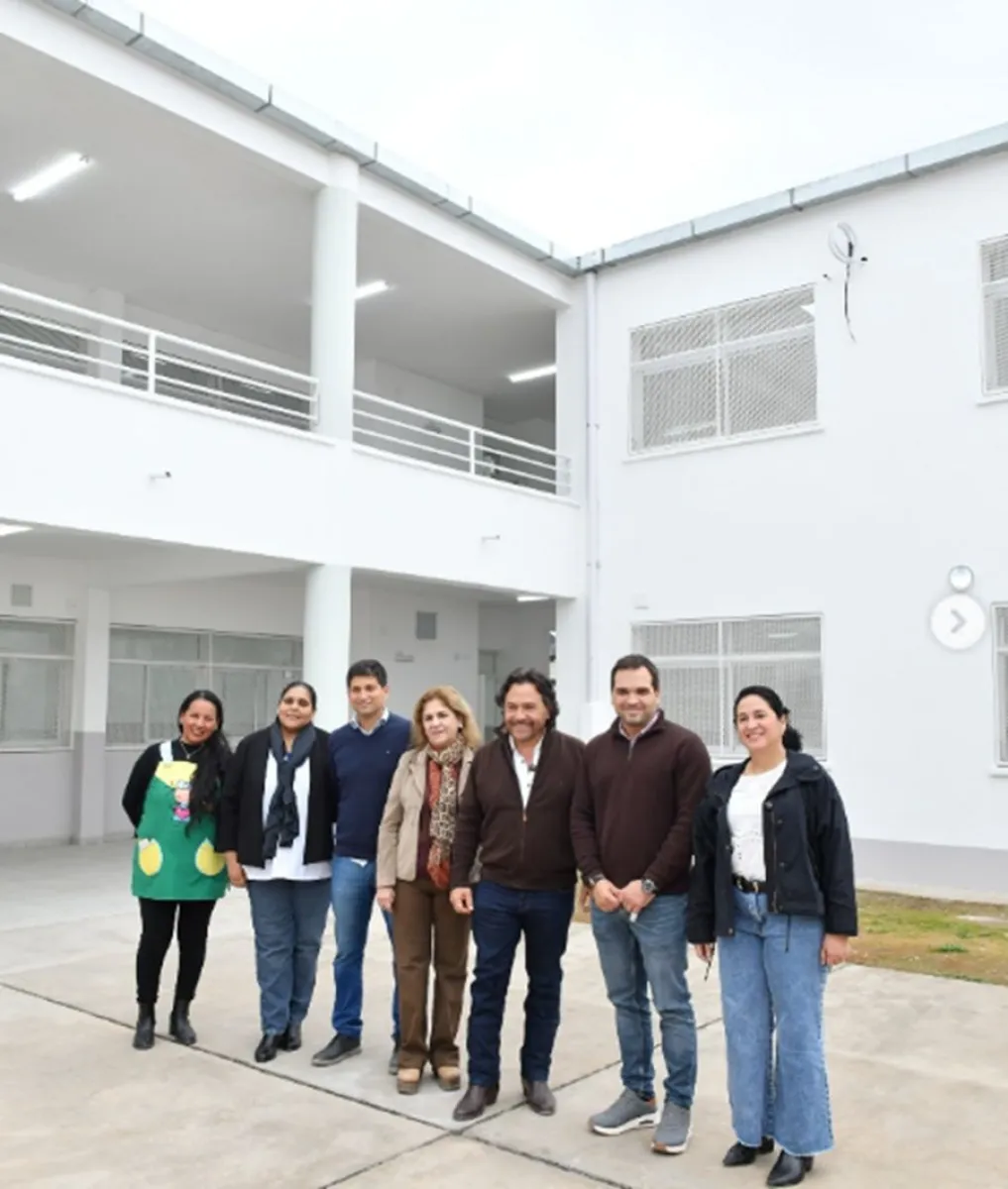 Gustavo S&aacute;enz supervis&oacute; escuela en Or&aacute;n