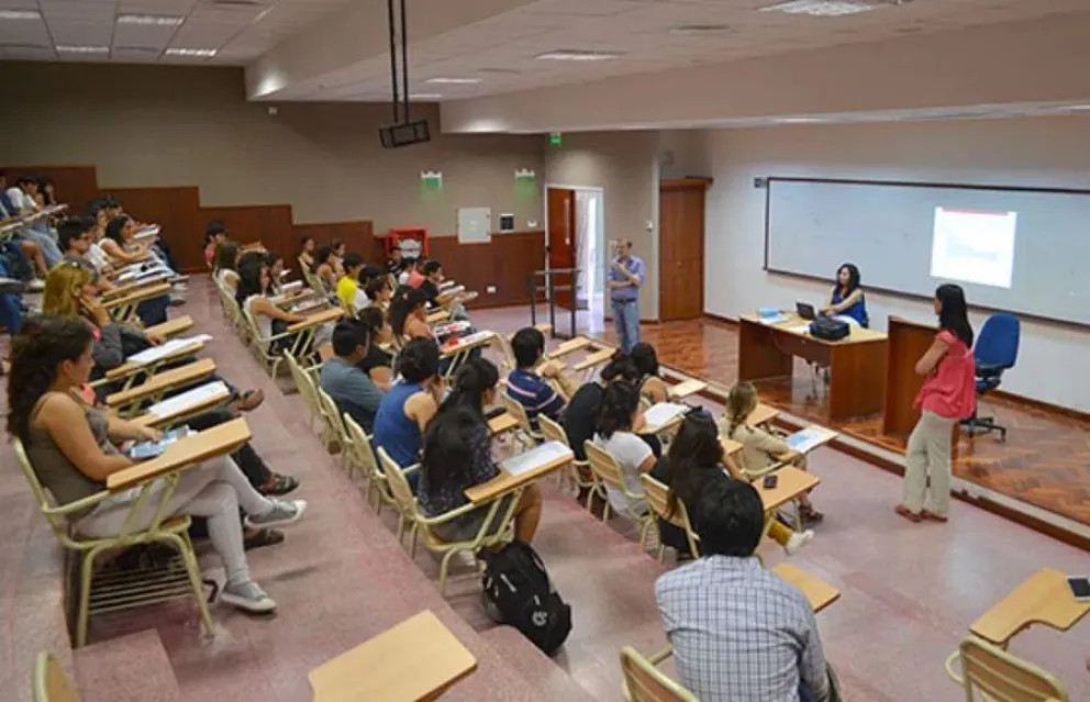 Gobierno lleg&oacute; acuerdo con universidades para aumento salarial