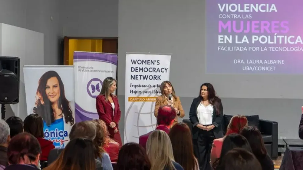 Laura Albaine habl&oacute; sobre la violencia a las mujeres en la pol&iacute;tica