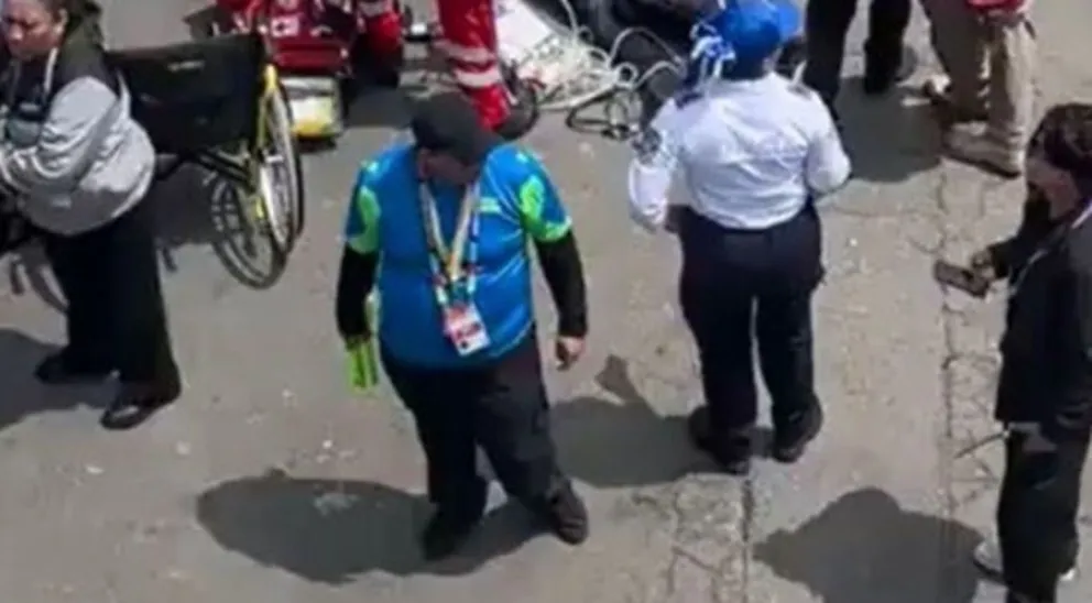 Un hincha muri&oacute; durante el juego inaugural en el Estadio Azteca
