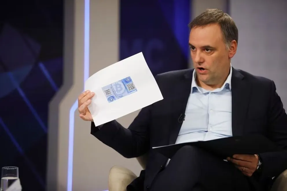 Duras cr&iacute;ticas a Manuel Adorni de la oposici&oacute;n y el oficialismo