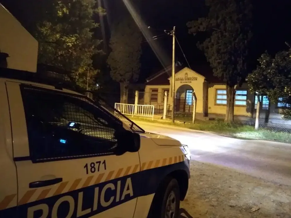 Dos pr&oacute;fugos de una comisar&iacute;a son buscados intensamente