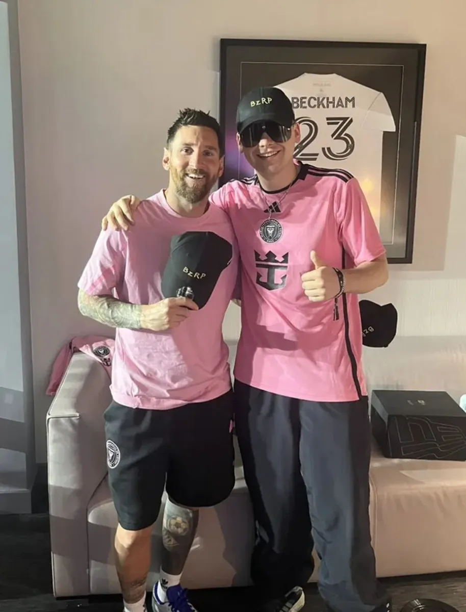 Bizarrap entreg&oacute; el premio MVP a Lionel Messi